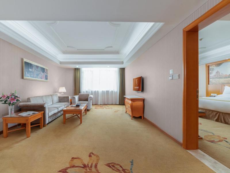 Vienna International Hotel Guigang Hecheng Road Ngoại thất bức ảnh